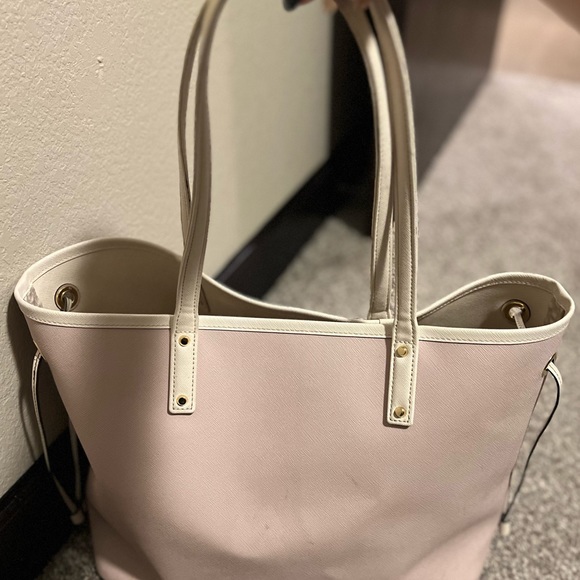 Michael Kor, open tote bag. - Picture 2 of 4